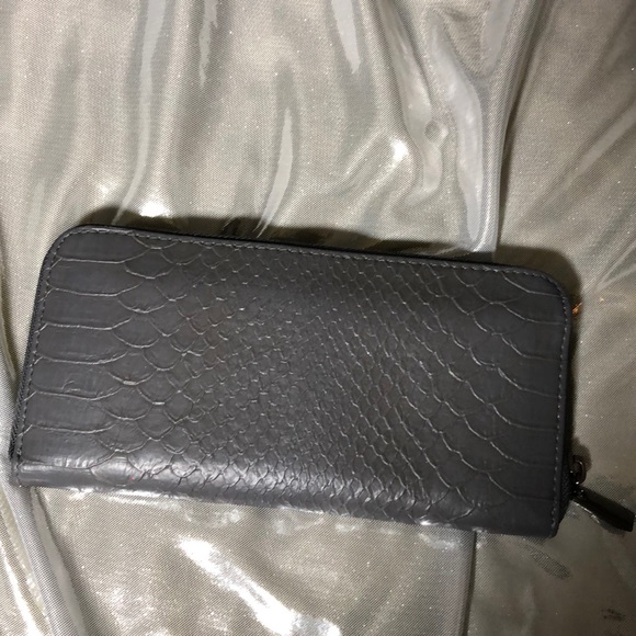 faux snakeskin wallet - Picture 3 of 8